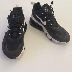 Nike Men’s AirMax Black White Size 9.5